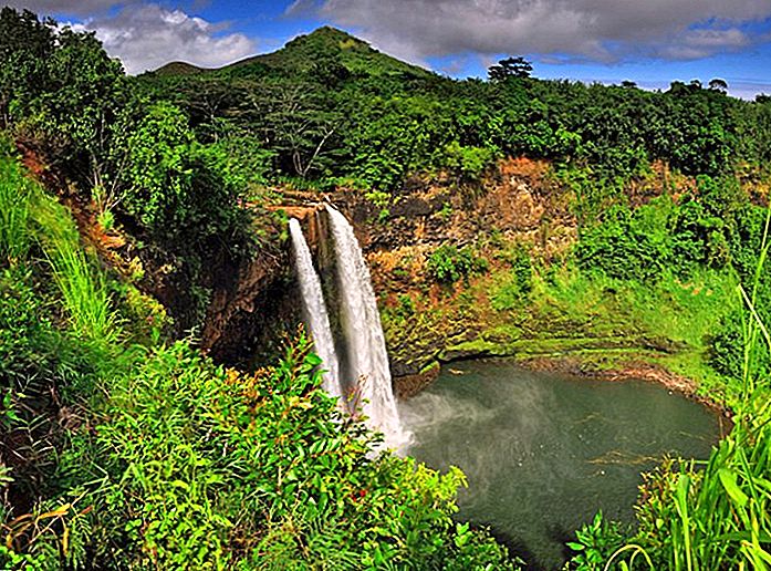 9-top-rated-tourist-attractions-on-kauai-8 와일 루아 폴스.jpg