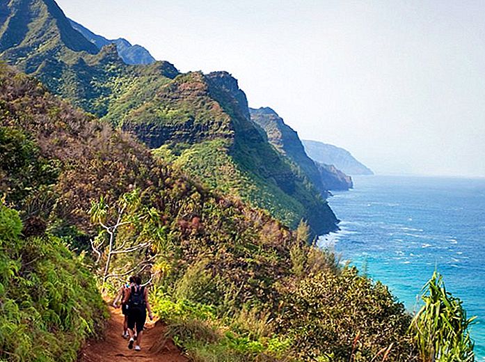 9-top-rated-tourist-attractions-on-kauai-4 Kalalau Trail.jpg